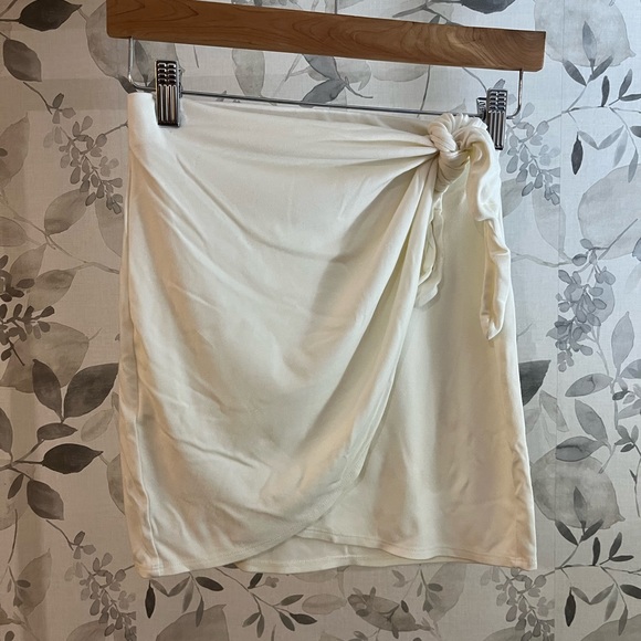 ✨ Saturn Mini Skirt✨ - Picture 2 of 5